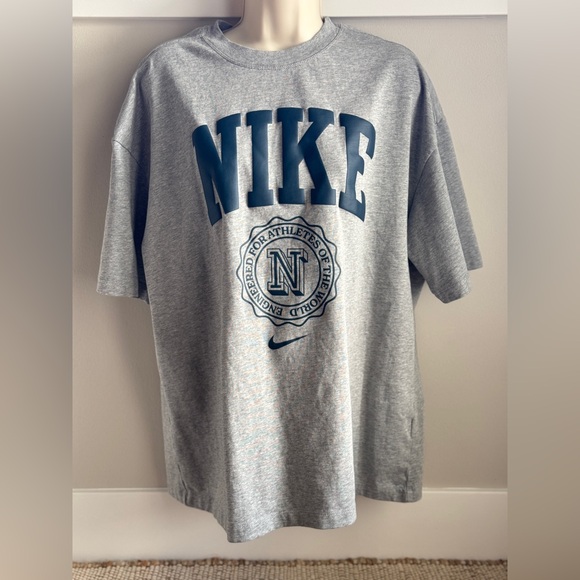 NWOT / Nike Women's Campus T-Shirt / Size S (4-6) - Picture 5 of 10